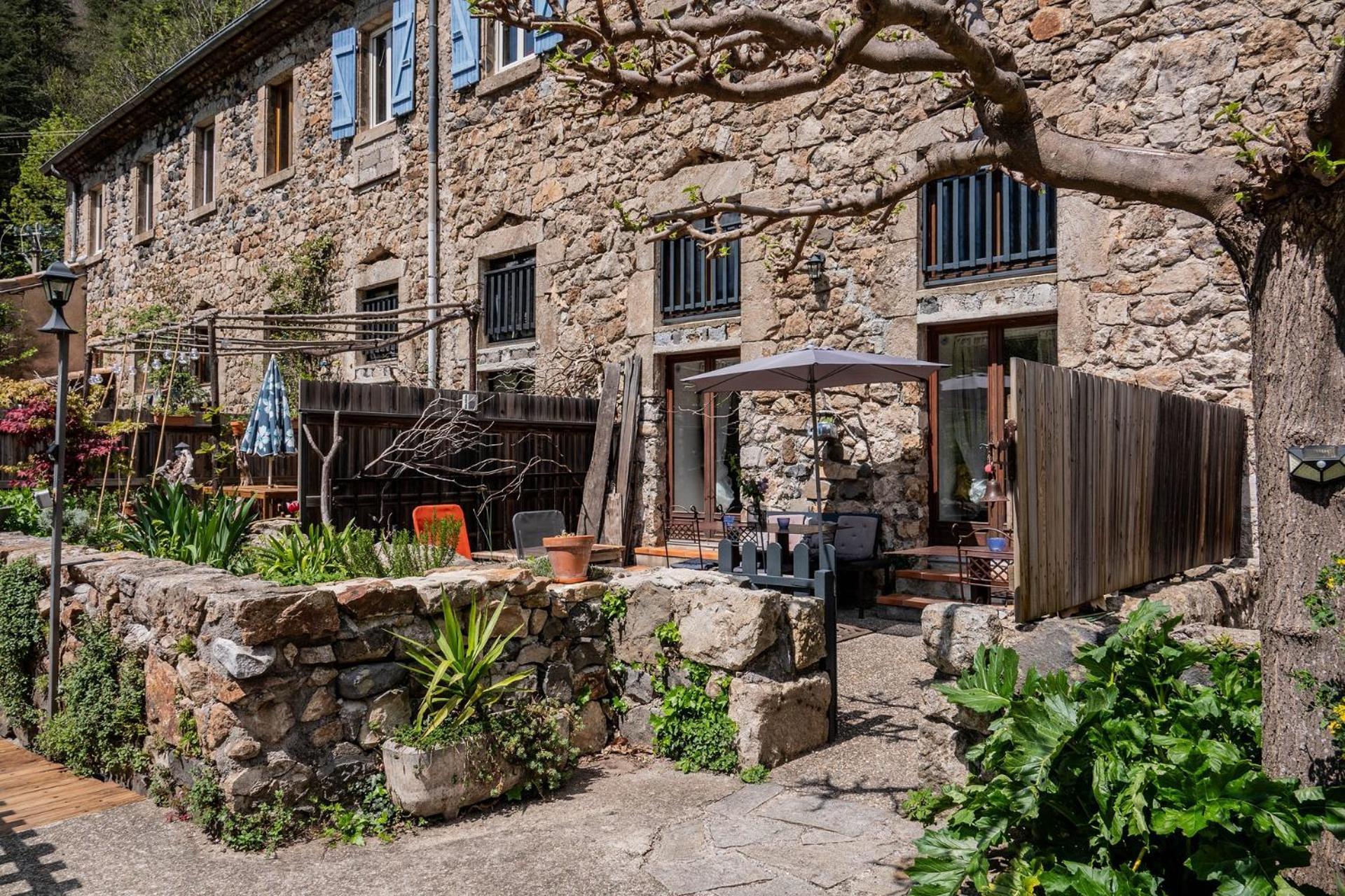 Rives De Bourges Apartment Burzet Exterior photo